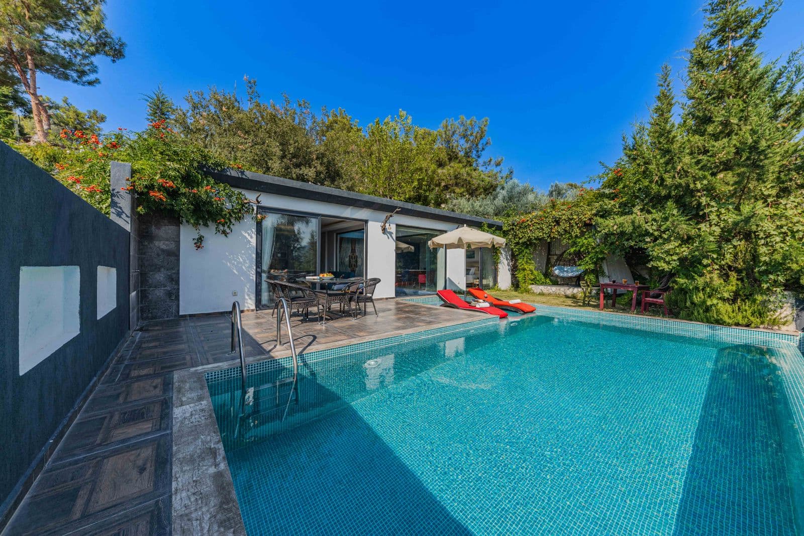 Poolhouse